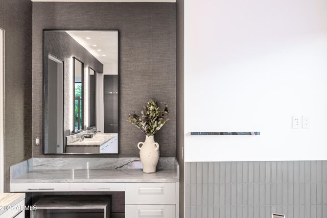 6850 E JOSHUA TREE Lane, Paradise Valley, AZ 85253