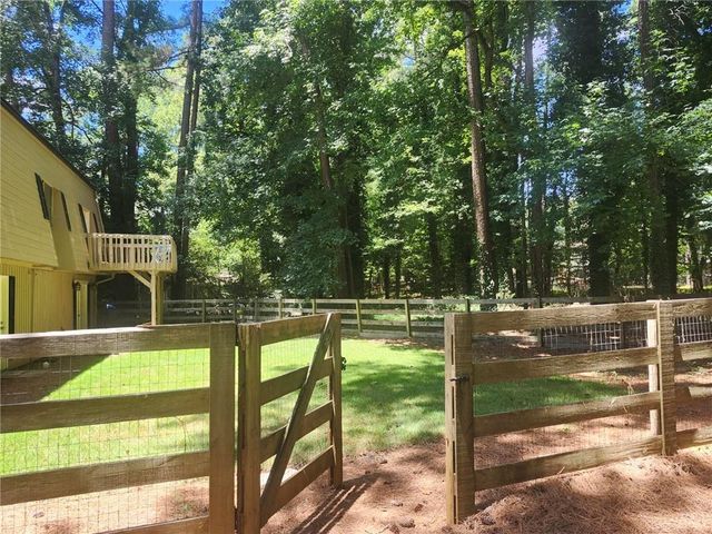 220 Hollyberry Court, Roswell, GA 30076