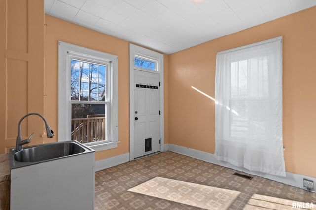 1711 S 5TH Street, Springfield, IL 62703