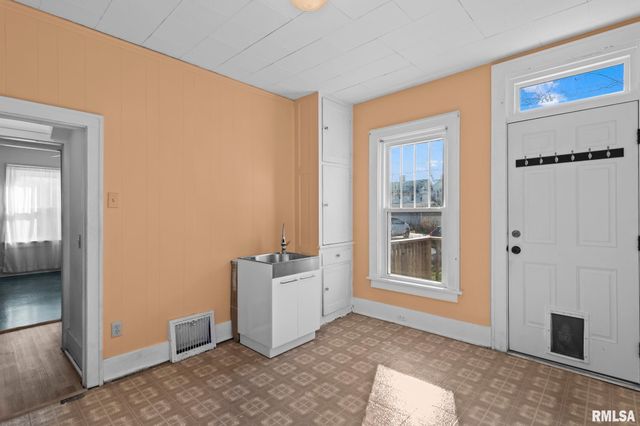 1711 S 5TH Street, Springfield, IL 62703