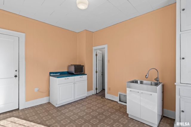 1711 S 5TH Street, Springfield, IL 62703