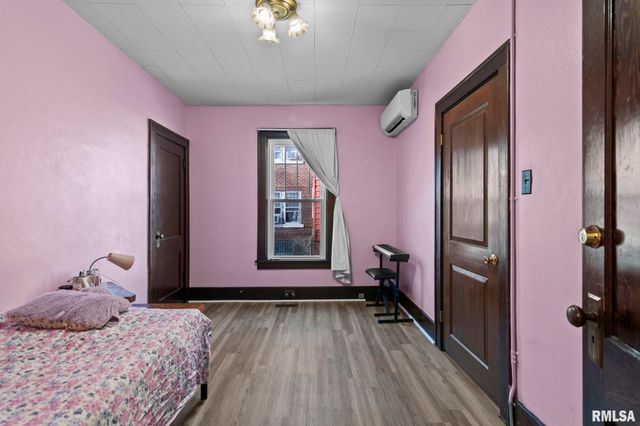 1711 S 5TH Street, Springfield, IL 62703