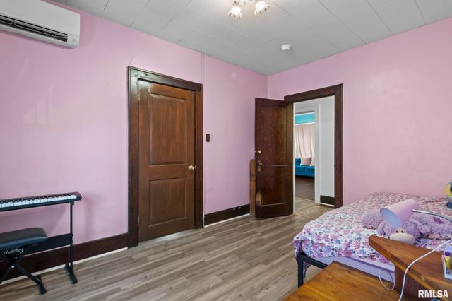 1711 S 5TH Street, Springfield, IL 62703