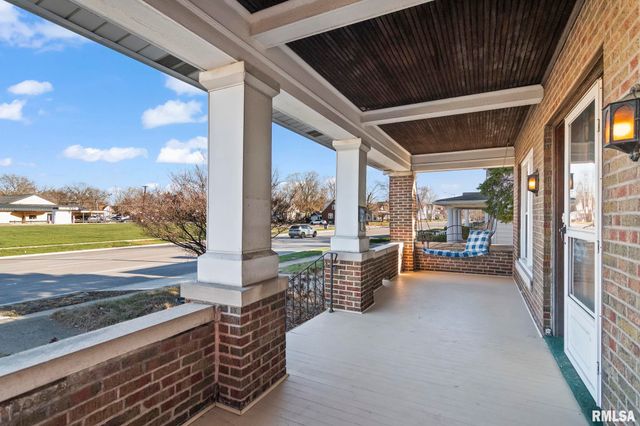 1711 S 5TH Street, Springfield, IL 62703