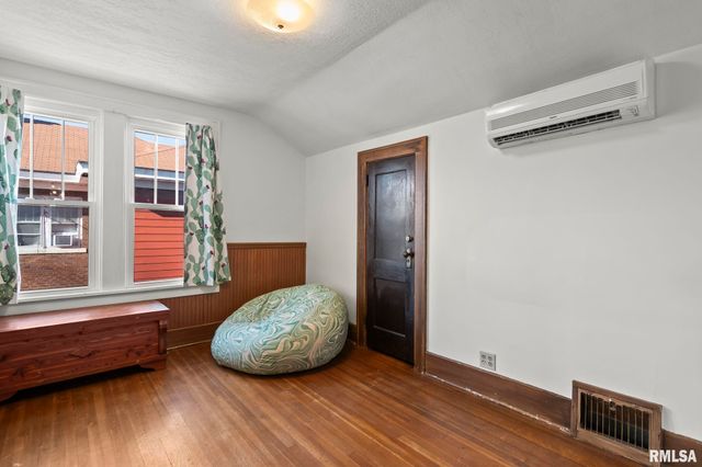 1711 S 5TH Street, Springfield, IL 62703