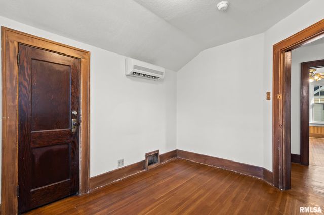 1711 S 5TH Street, Springfield, IL 62703