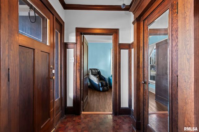 1711 S 5TH Street, Springfield, IL 62703