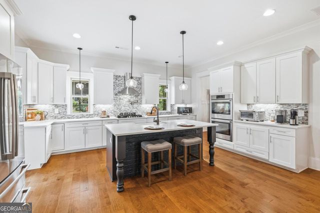 2043 Cambridge Avenue, Atlanta, GA 30337