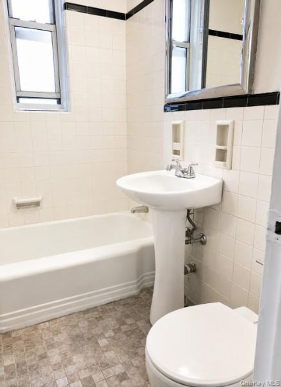 6345 Saunders Street 3E, Rego Park, NY 11374 — photo 5