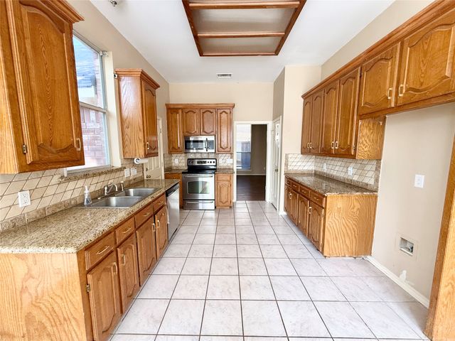 8902 Bayshore Lane, Rowlett, TX 75088