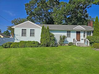 153 Bouve Ave, Brockton, MA 02301