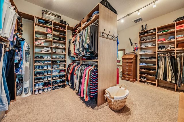 34115 AMERICANA AVENUE, Dade City, FL 33525