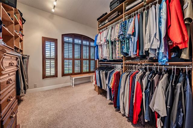 34115 AMERICANA AVENUE, Dade City, FL 33525