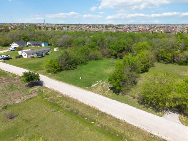 48 Spring Creek Circle, Grand Prairie, TX 75054