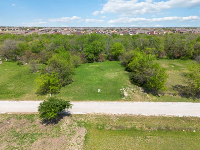 48 Spring Creek Circle, Grand Prairie, TX 75054