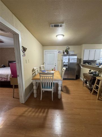 636 E Kempner ST, Mabank, TX 75147