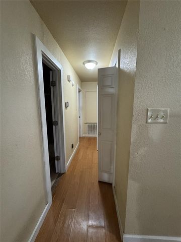 636 E Kempner ST, Mabank, TX 75147