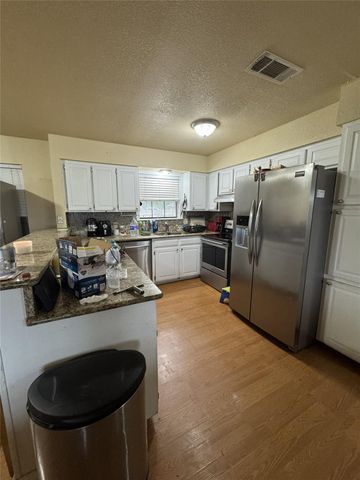 636 E Kempner ST, Mabank, TX 75147