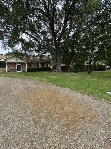 636 E Kempner ST, Mabank, TX 75147
