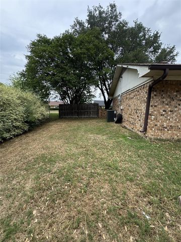 636 E Kempner ST, Mabank, TX 75147