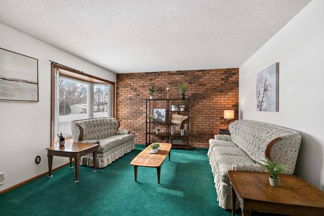 10572 Crooked Lake Boulevard NW, Coon Rapids, MN 55433