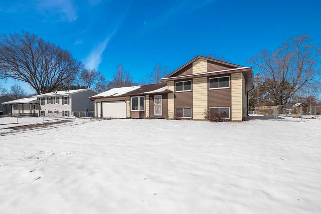 10572 Crooked Lake Boulevard NW, Coon Rapids, MN 55433