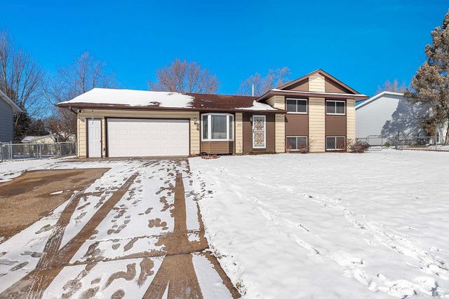 10572 Crooked Lake Boulevard NW, Coon Rapids, MN 55433