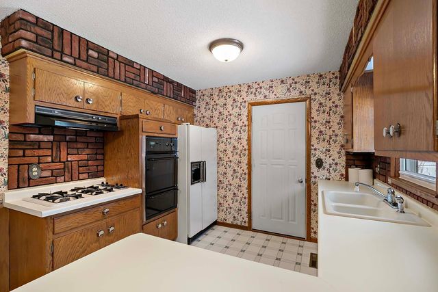 10572 Crooked Lake Boulevard NW, Coon Rapids, MN 55433