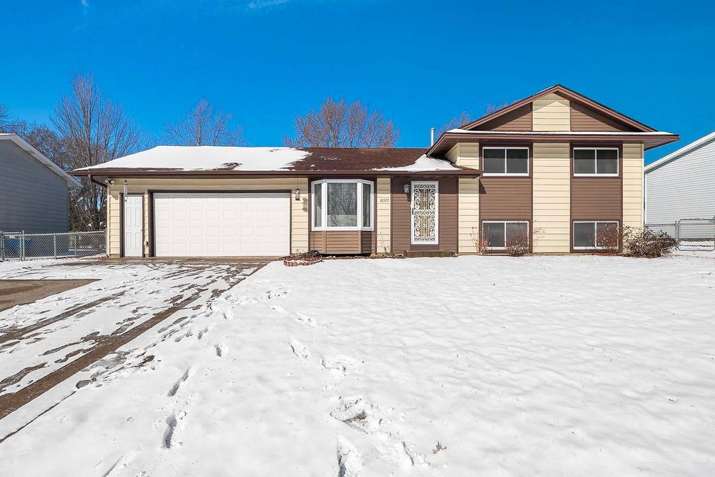 10572 Crooked Lake Boulevard NW, Coon Rapids, MN 55433