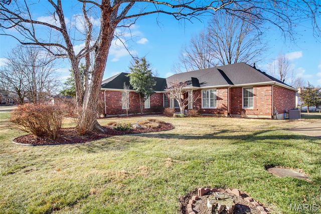 6449 Bluff Farm Drive, St Louis, MO 63129