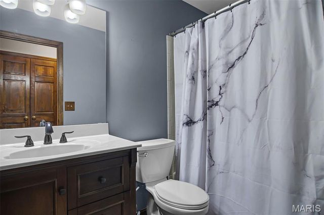 6449 Bluff Farm Drive, St Louis, MO 63129