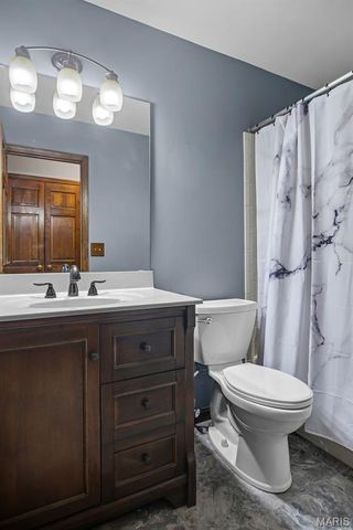 6449 Bluff Farm Drive, St Louis, MO 63129