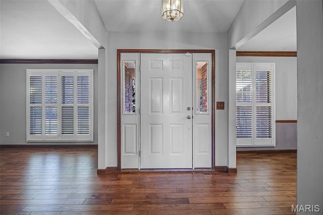 6449 Bluff Farm Drive, St Louis, MO 63129