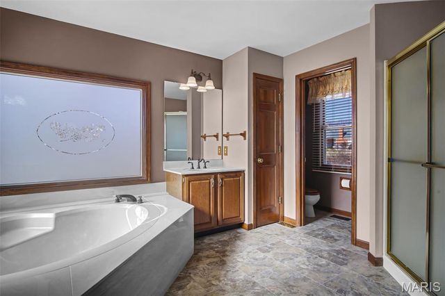 6449 Bluff Farm Drive, St Louis, MO 63129