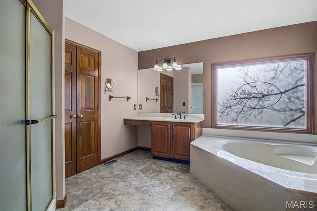 6449 Bluff Farm Drive, St Louis, MO 63129