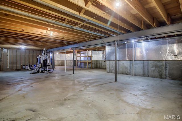 6449 Bluff Farm Drive, St Louis, MO 63129