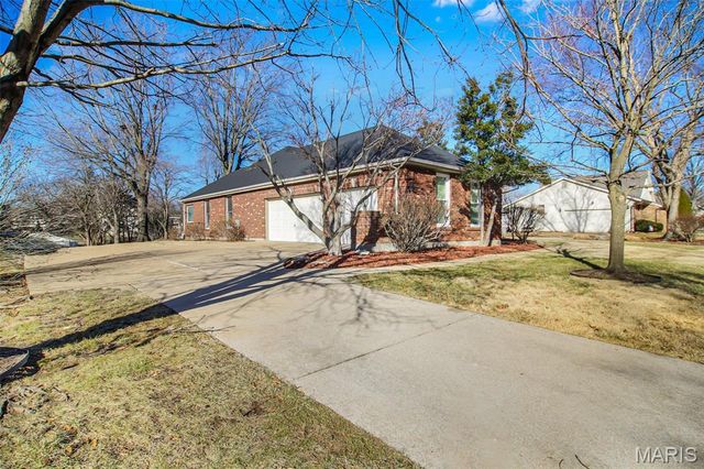 6449 Bluff Farm Drive, St Louis, MO 63129