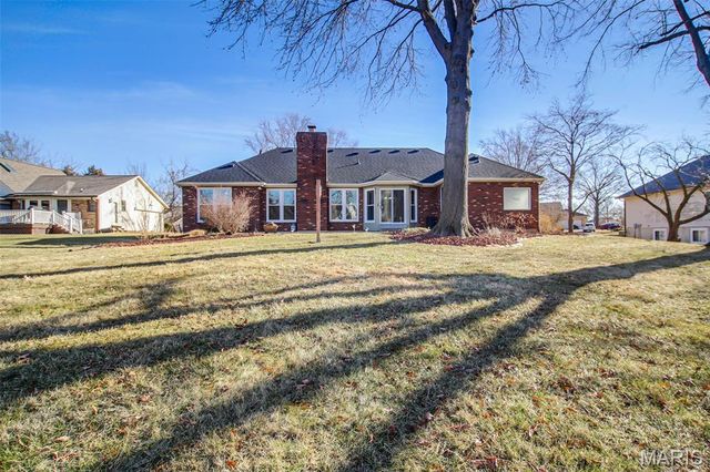 6449 Bluff Farm Drive, St Louis, MO 63129