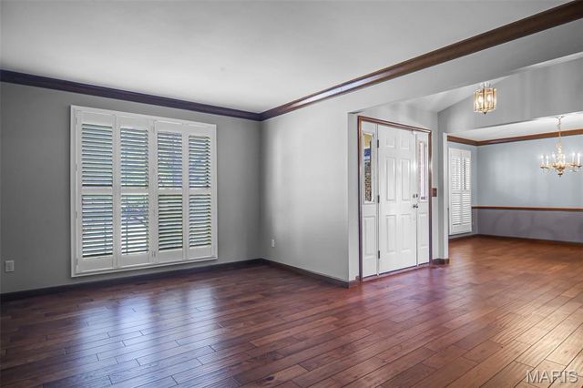 6449 Bluff Farm Drive, St Louis, MO 63129