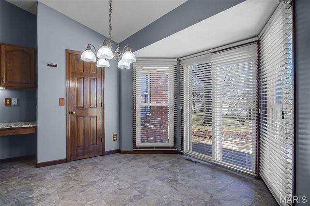 6449 Bluff Farm Drive, St Louis, MO 63129