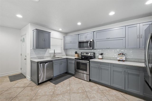 10315 CHADBOURNE DRIVE, Tampa, FL 33624