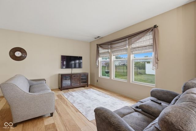 2462 Middle View Drive, Columbus, IN 47201