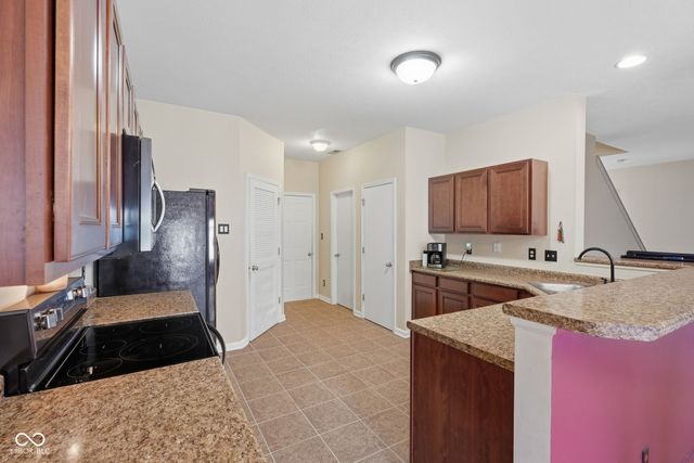 2462 Middle View Drive, Columbus, IN 47201