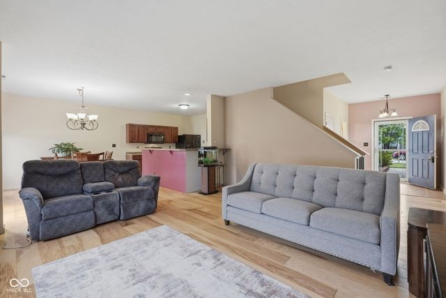 2462 Middle View Drive, Columbus, IN 47201