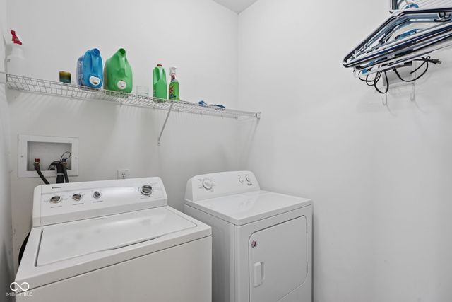 2462 Middle View Drive, Columbus, IN 47201