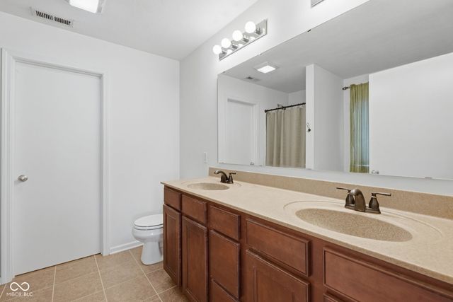 2462 Middle View Drive, Columbus, IN 47201