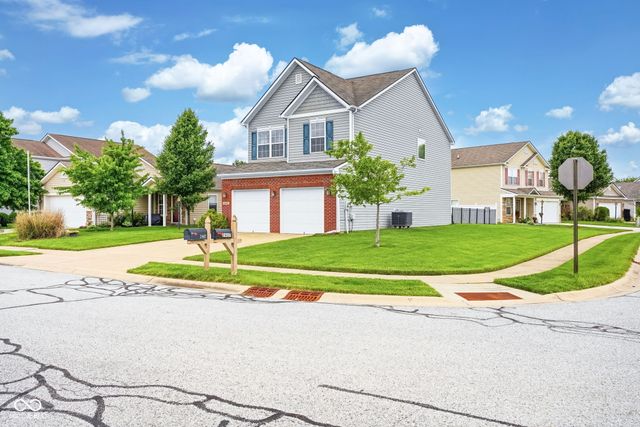 2462 Middle View Drive, Columbus, IN 47201