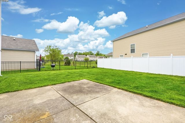 2462 Middle View Drive, Columbus, IN 47201
