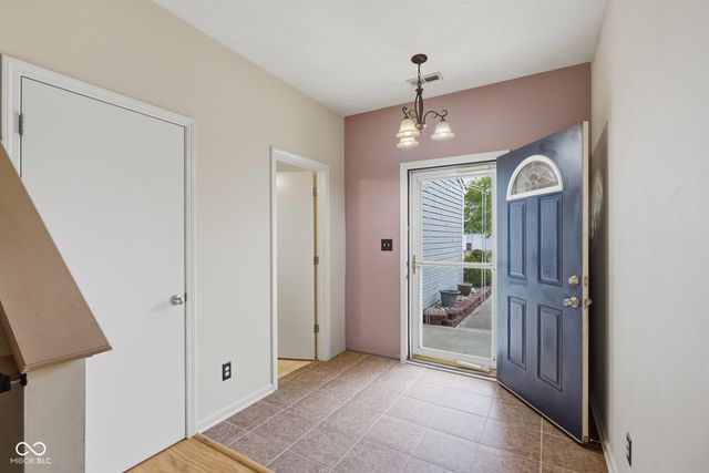 2462 Middle View Drive, Columbus, IN 47201