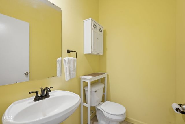 2462 Middle View Drive, Columbus, IN 47201